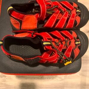 Keen youth hiking water shoes